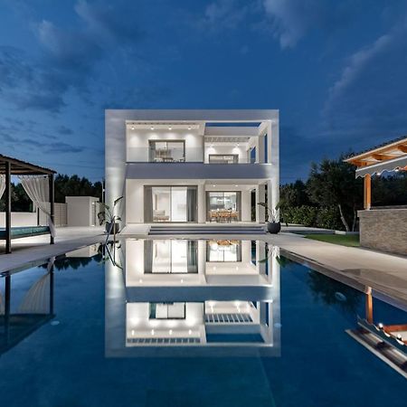 Antonia Villa - Luxurious Serenity With Private Pool, By Zantewize Kalipadhon Exterior photo