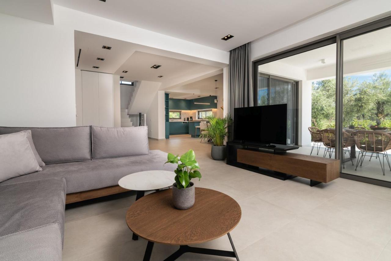 Antonia Villa - Luxurious Serenity With Private Pool, By Zantewize Kalipadhon Exterior photo