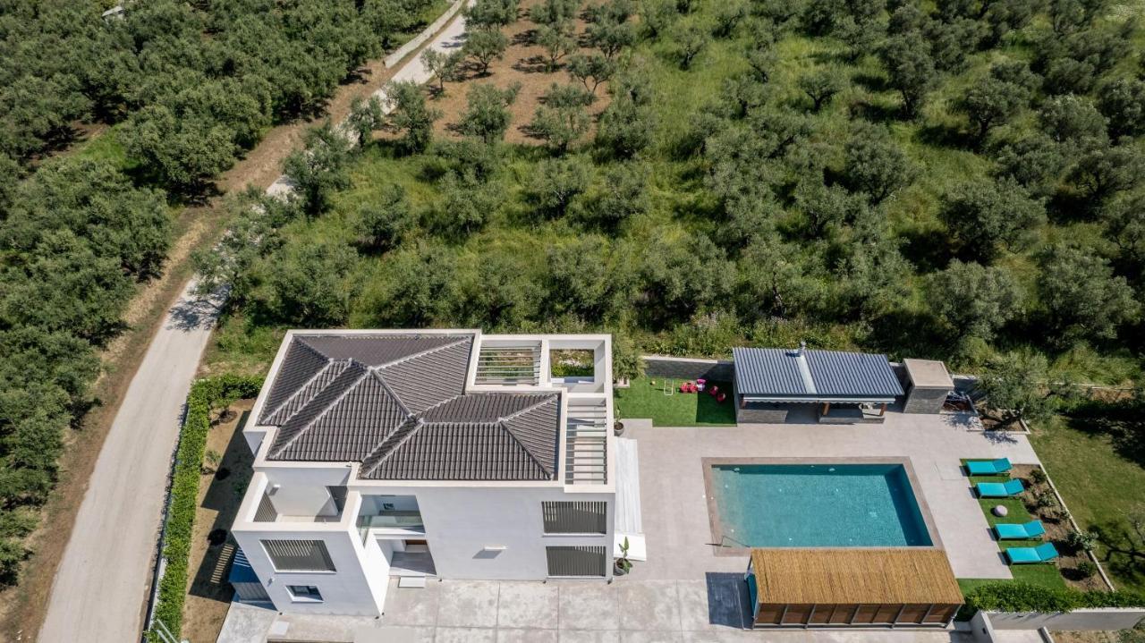 Antonia Villa - Luxurious Serenity With Private Pool, By Zantewize Kalipadhon Exterior photo