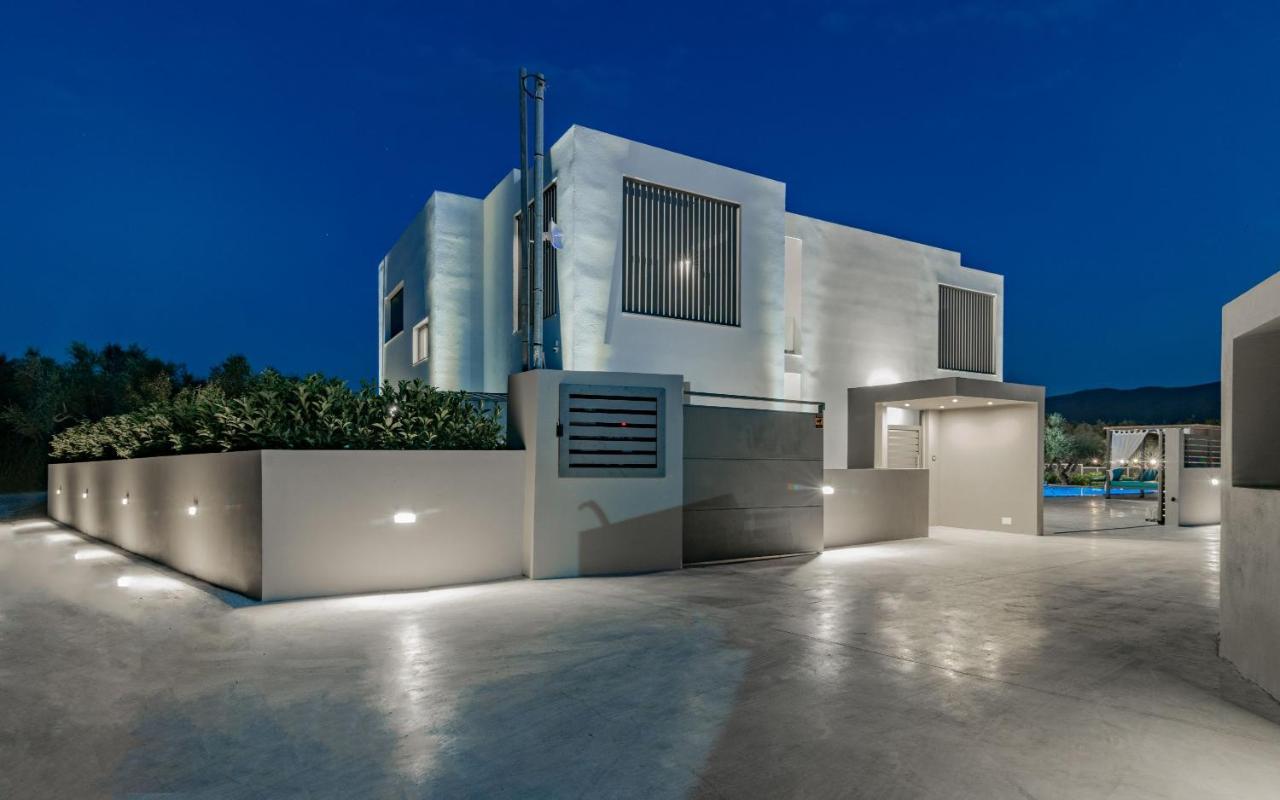 Antonia Villa - Luxurious Serenity With Private Pool, By Zantewize Kalipadhon Exterior photo