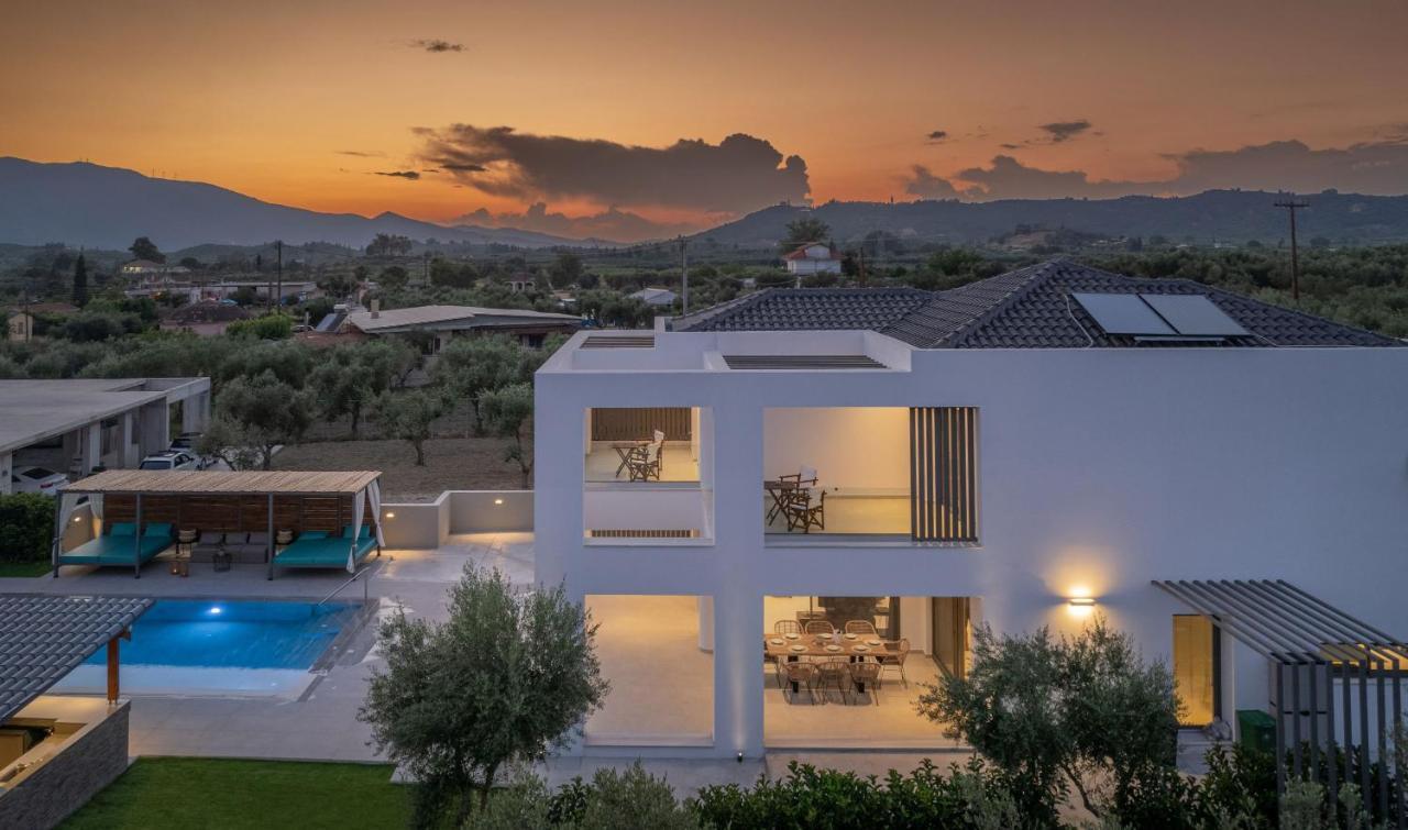 Antonia Villa - Luxurious Serenity With Private Pool, By Zantewize Kalipadhon Exterior photo