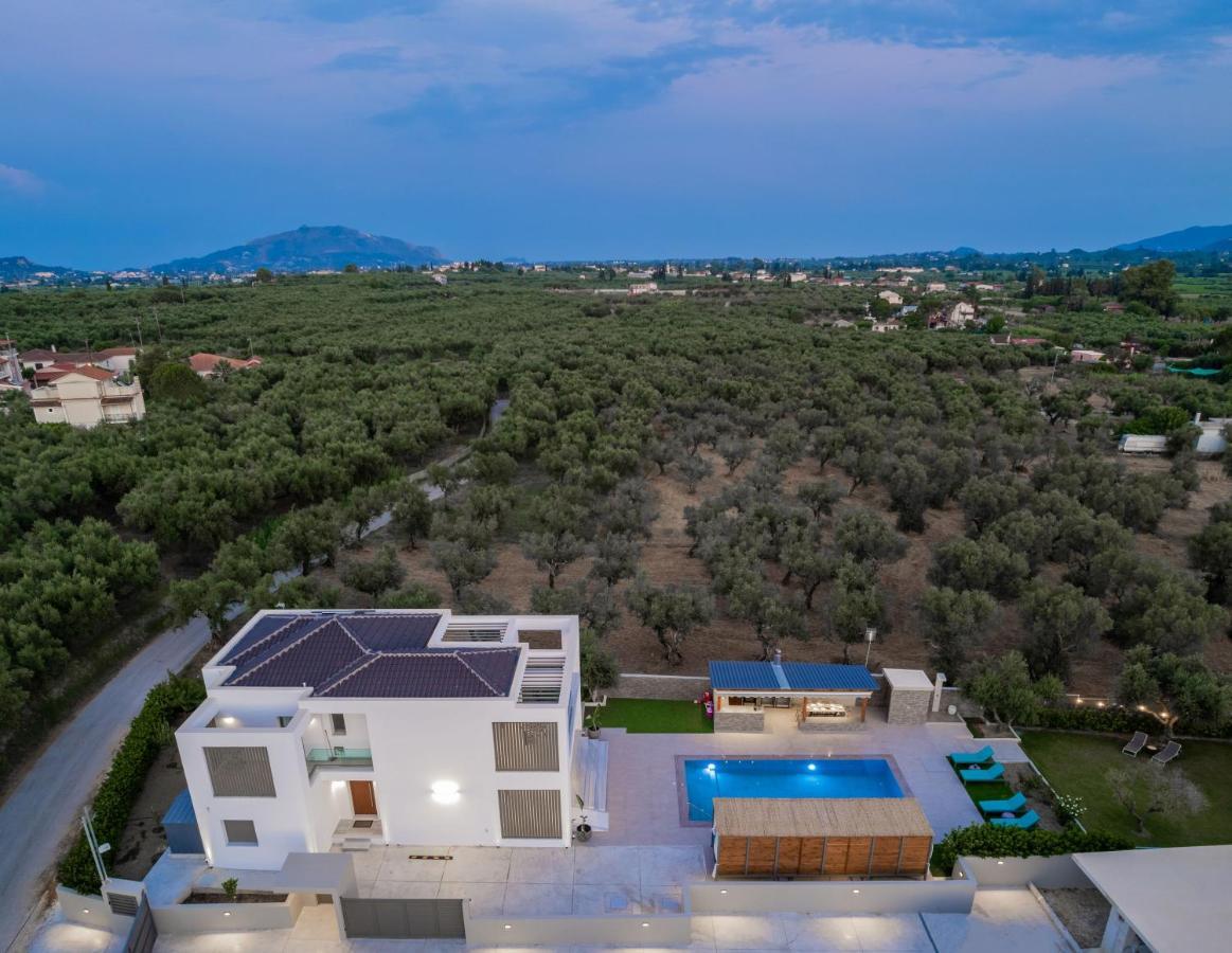 Antonia Villa - Luxurious Serenity With Private Pool, By Zantewize Kalipadhon Exterior photo