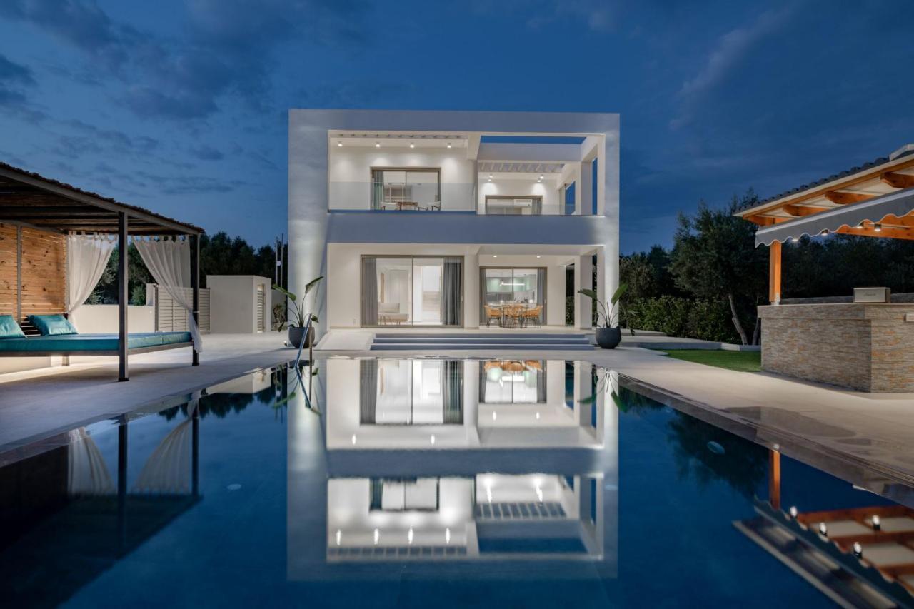 Antonia Villa - Luxurious Serenity With Private Pool, By Zantewize Kalipadhon Exterior photo