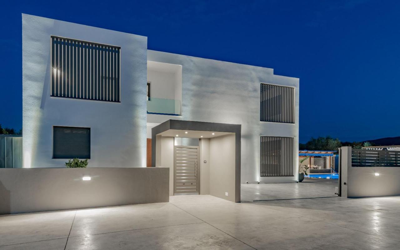Antonia Villa - Luxurious Serenity With Private Pool, By Zantewize Kalipadhon Exterior photo