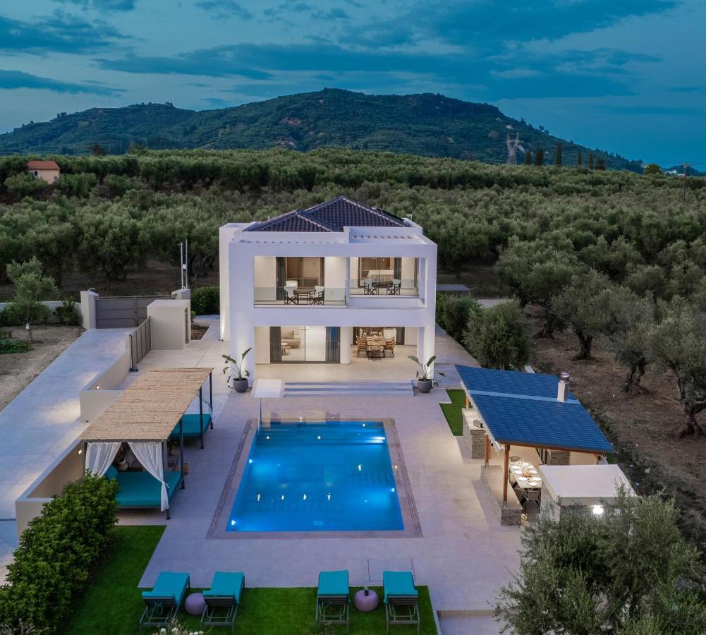 Antonia Villa - Luxurious Serenity With Private Pool, By Zantewize Kalipadhon Exterior photo